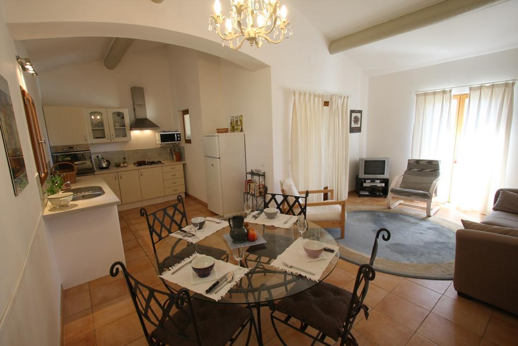 Saint-Rémy-de-Provence Mas Des Tourterelles B&B 객실 사진